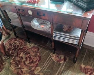 Lot 416    Foyer Table    200