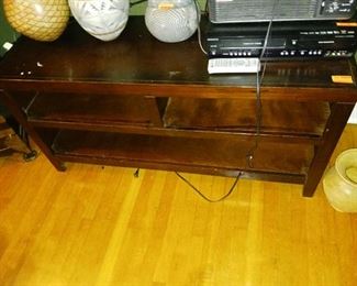 Lot 600   Flat Screen TV Stand    100