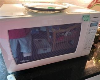 Lot 625  Panasonic Microwave   20