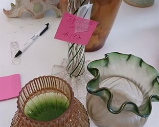 Lot 192   3 pieces  Art Glass      30