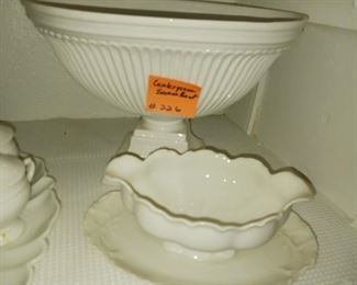 lot 226  Group lot White centerpiece, sauceboat   30 
