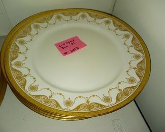Lot 258  Set Limoges Dinner Plates     20 all