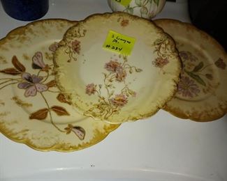 Lot 284  group lot  3 limoges plates    15