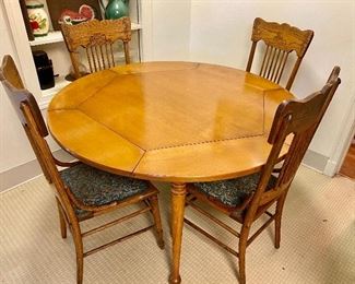  Round Maple Table 