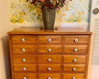 Buffet Service Cabinet;