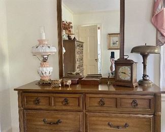 Vintage Thomasville Dresser / Mirror