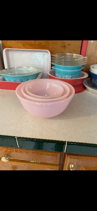 Pyrex and a rare set of Mosser pink bowls