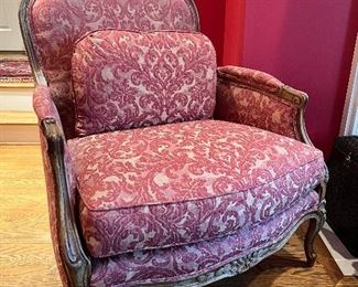 Pair of Pearson Furniture French Provençal Style Carved Chairs, Elegant and Comfortable 