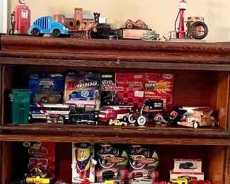 Large Lot of Collectible Car Automotive Bundle