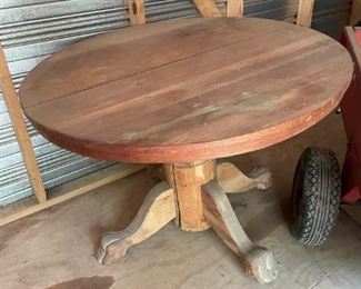Nice Antique Round Lion Paw Table Needs Refinished
