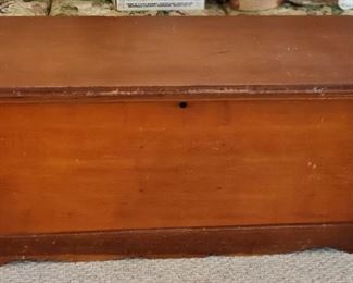 Franklin hope chest - cedar lined 