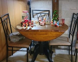 Drop leaf pedestal dining table and 4 chairs 