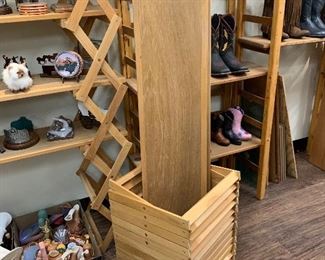 Accordion shelf, breaks down completely