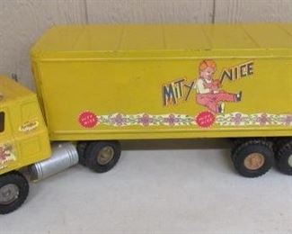 Vintage Metal Ertl Mity Nice Bread Toy Truck