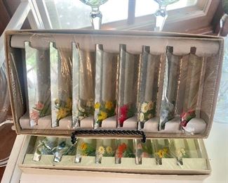 Vintage mirrored place cards.