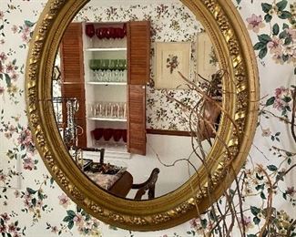 Round gold frame mirror with fabulous frame!