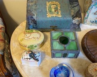 Hairbrush & comb dresser box.