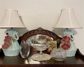 Sweet vintage floral lamps.