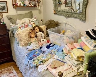 Wrought iron twin trundle day bed.