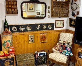 So many decorative antique and primitives.