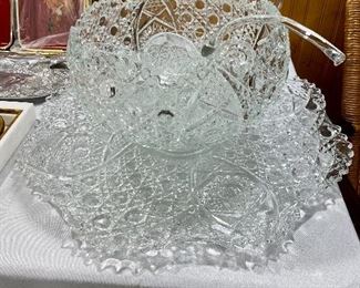 GORGEOUS L.E. Smith  Punch bowl set including ladle and platter.