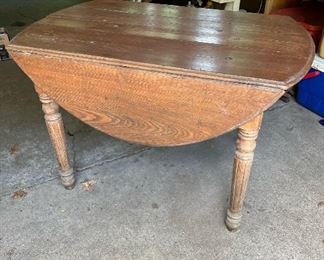 Drop leaf table