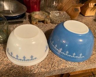 Pyrex bowls