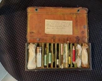 Doctors medicine kit.
Note says "Law requires that I leave no narcotics"