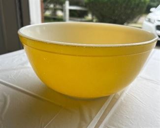 Large Vintage Pyrex Bowl