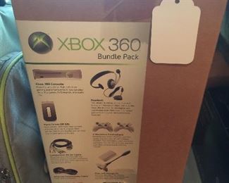 An Xbox game bundle, missing a few pieces, is ready for play. 