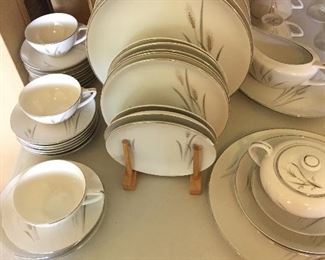 A wheat pattern with platinum rim decorates this china set.