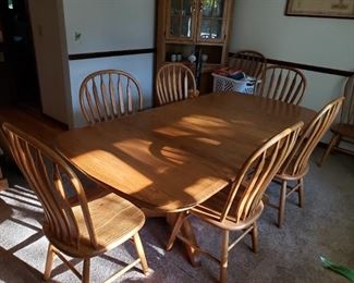 Amish style oak dining room table with 8 chairs, 2 leaf extensions $400