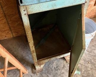 Storage metal cabinet
