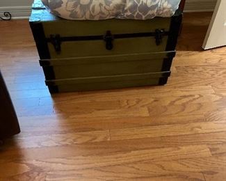 Blanket chest or trunk