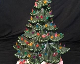 Vtg 70s Atlantic Ceramic Green Christmas Tree Bird Peg Light on Pedestal, 2 pc