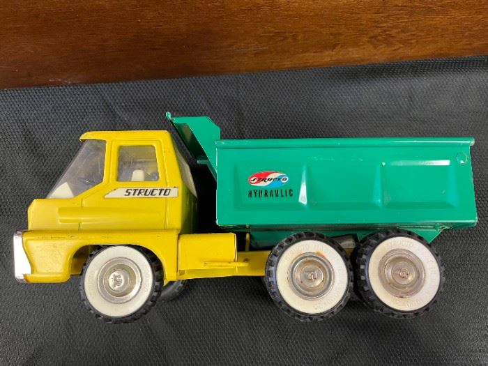 Vintage 1966 Structo Hydraulic Turbine Dump Truck Model