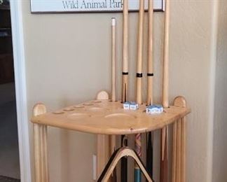 pool cue stand