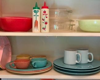 Rare red Pyrex covered dish w/lid (A22)! Melamine grill plates