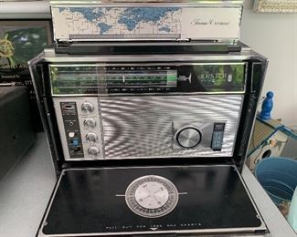 Amazing Zenith Trans Oceanic shortwave radio!!! Immaculate. 
