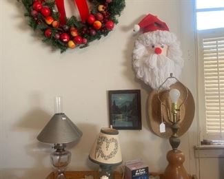 holiday decor and lamps