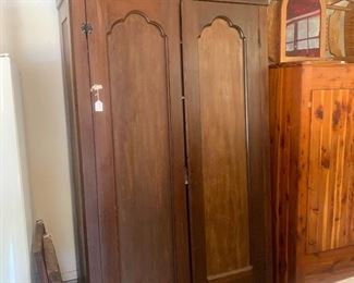 walnut schrank, wardrobe