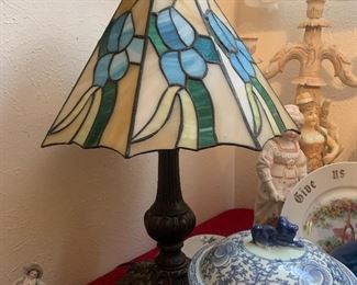Tiffany style table lamp