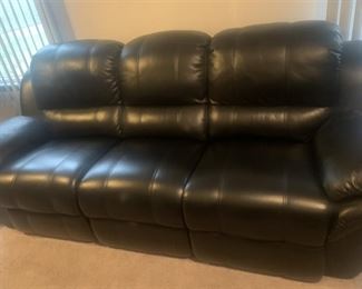 Leather Electric Couch W/ Recliners on both ends 