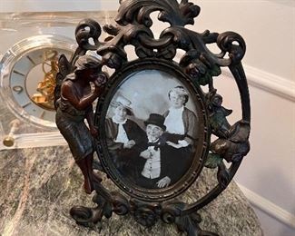 Awesome pic in a great frame 