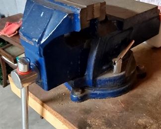Large bench vice