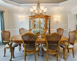 Thomasville Pageantry Dining Room: Oval Table w 2 Leaves, 6 Side Chairs, 2 Arm Chairs, Curio/Hutch