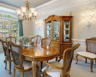 Thomasville Pageantry Dining Room: Oval Table w 2 Leaves, 6 Side Chairs, 2 Arm Chairs, Curio/Hutch