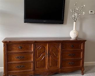 Master Bedroom: Lexington Chateau Latour Series 9-Drawer Triple Dresser w Mirror, Highboy, 2 Nightstands, King Headboard, Table Lamps pr