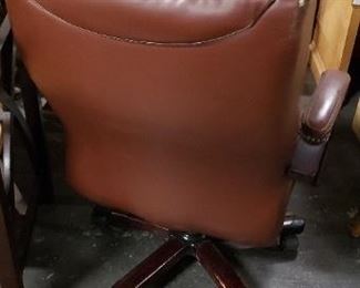 Vintage Dark Brown Vinyl/Pleather Executive Armchair Has some damage on the back corners & missing a wheel) $95