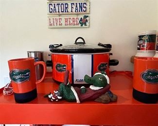 Gators crock pot, mugs